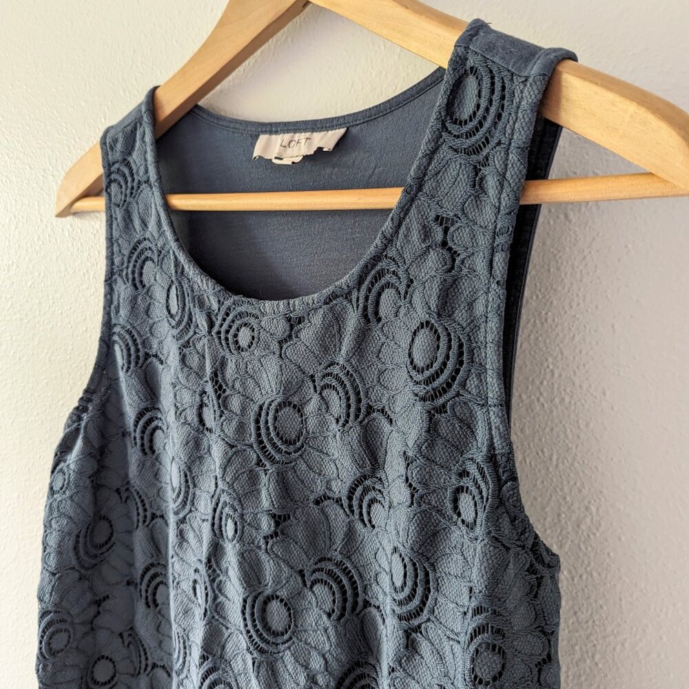 Ann Taylor LOFT Blue Tank Top Floral Lace + Lining Size M - Picture 3 of 6